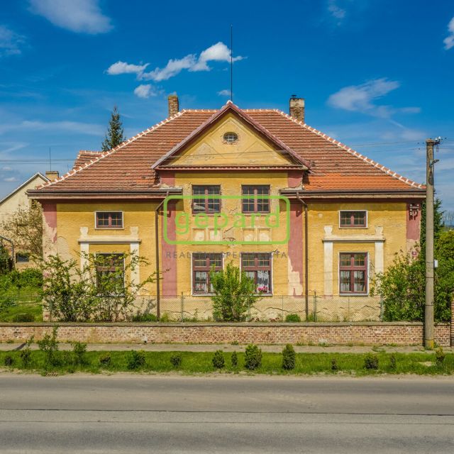 Fotografie nemovitosti - Vesnická usedlost-rodinný dům s  hospodářskými stavbami v Hořanech u Poříčan