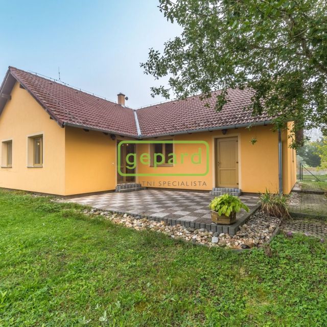Fotografie nemovitosti - Prodej RD 4+kk, výborný stav, garáž, klid, krb, terasa, komora, zahrada, ihned volný, Dříteň